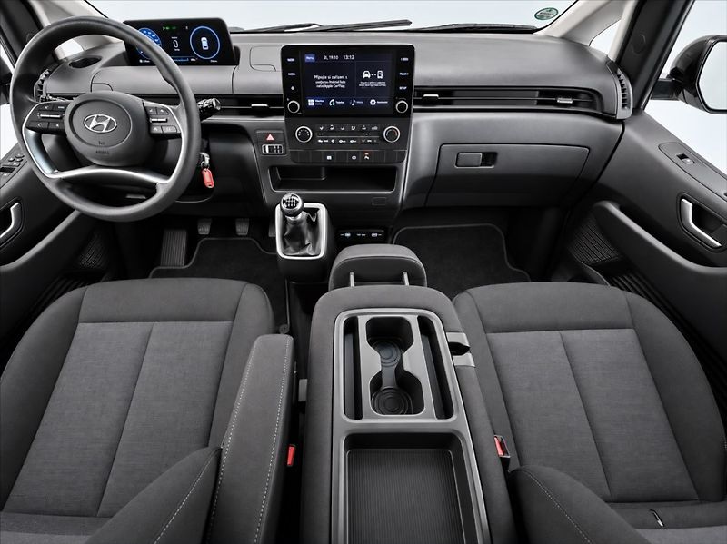 Hyundai Staria 2,2 130 KW COMFORT KAM DPH 9 m - fotka 8 z 16