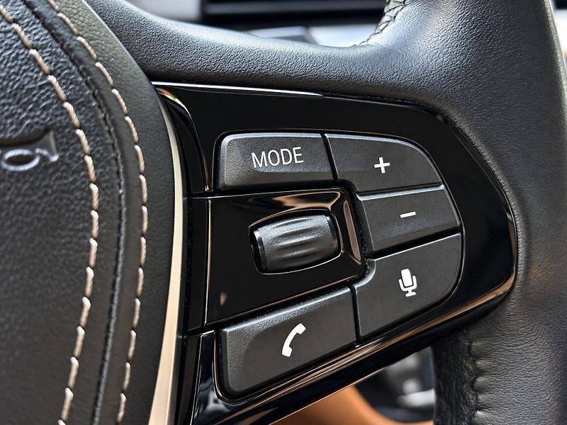 BMW Řada 5 2,0 530i xDrive Luxury Line - fotka 22 z 40