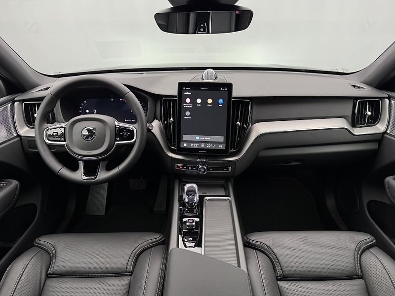 Volvo XC60 (2026) B5 AWD AUT PLUS BLACK EDITION - fotka 2 z 22