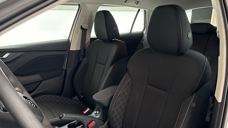 Škoda Scala 1.0 TSI Ambition - fotka 15 z 23