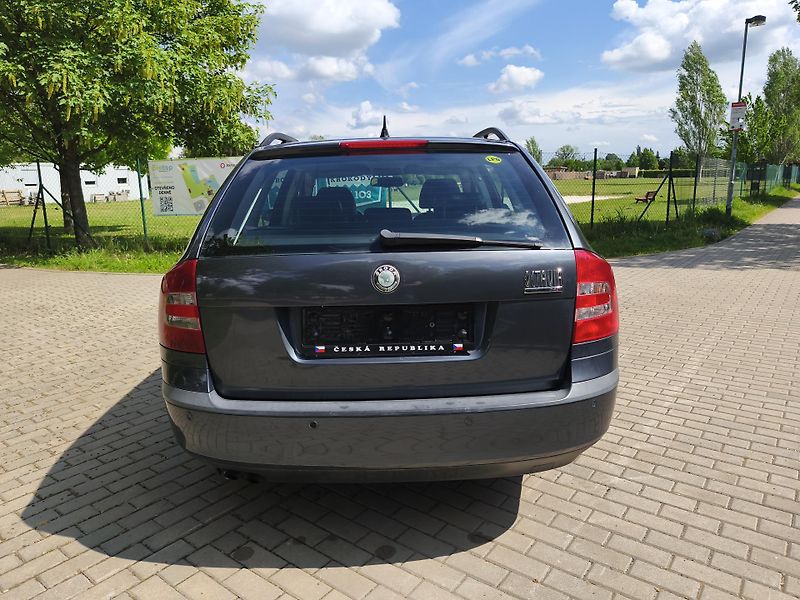 Škoda Octavia 2.0 FSI kombi Elegance LPG - fotka 9 z 29