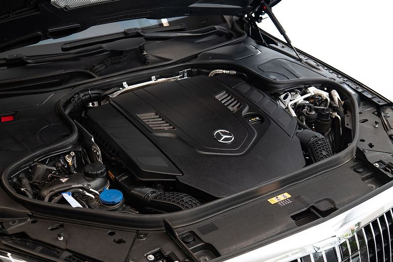 Mercedes-Benz Třídy S Maybach 4MATIC - fotka 23 z 26