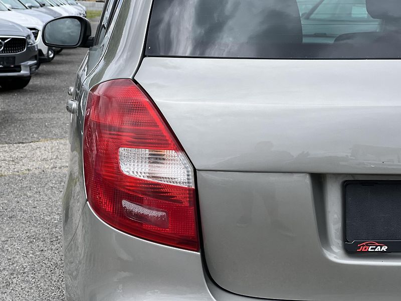 Škoda Fabia 1.2i 12v KLIMA KOUPENO V ČR - fotka 33 z 35