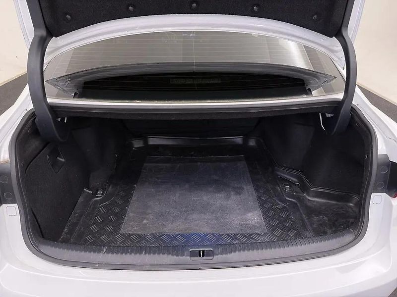 Lexus IS 300h 2.5F SportLine 162kW Ventilace - fotka 13 z 15
