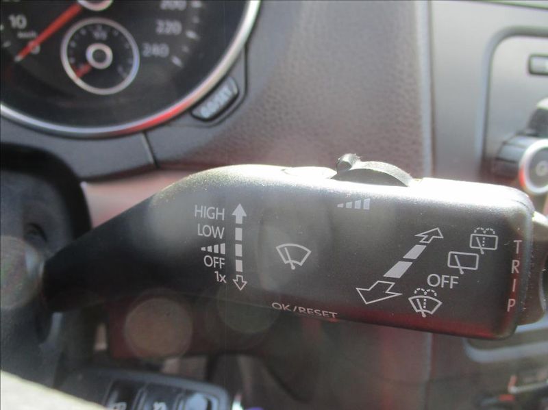 Volkswagen Golf 1,4 i 16v, aut.klima,servis, - fotka 22 z 29
