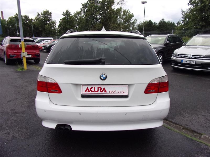BMW Řada 5 3,0 525d xDrive Touring - fotka 4 z 23
