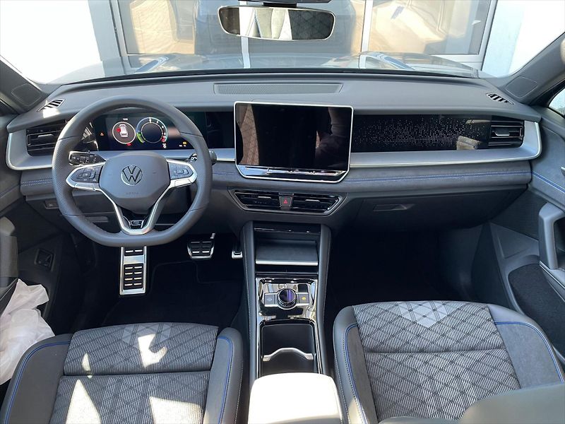 Volkswagen Tayron (2025) 1,5 TSI 150kW eHybrid  R-Line - fotka 14 z 18