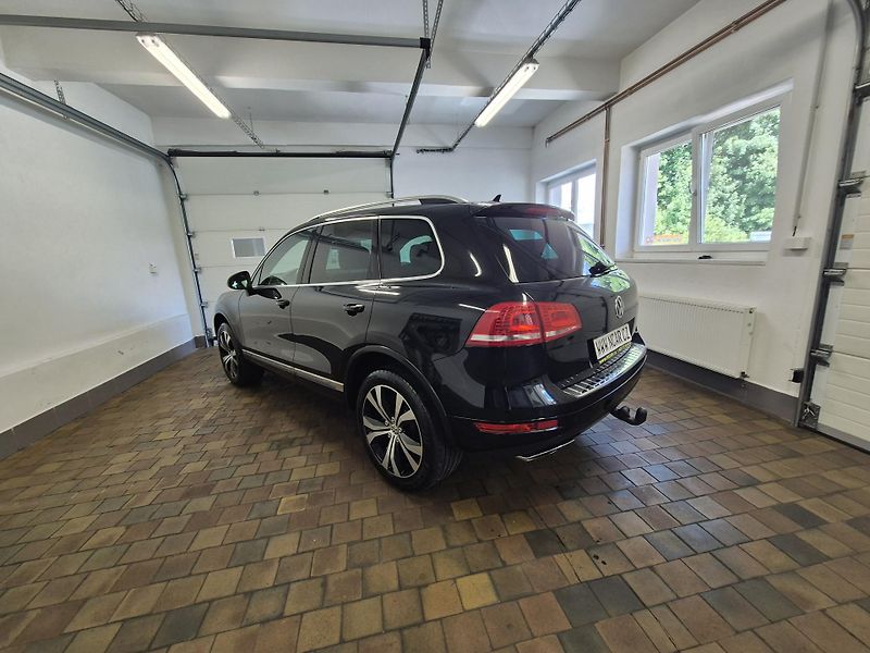 Volkswagen Touareg 3,0TDi 180kw 4x4 DSG 20ALU - fotka 4 z 41
