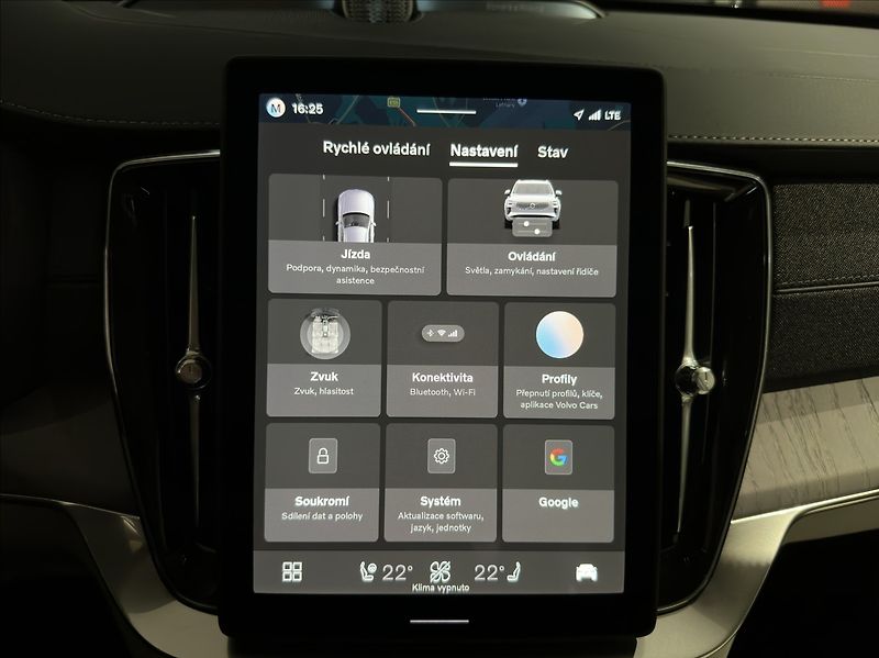 Volvo XC90 (2026) 2,0 T8  Plus Bright - fotka 33 z 41