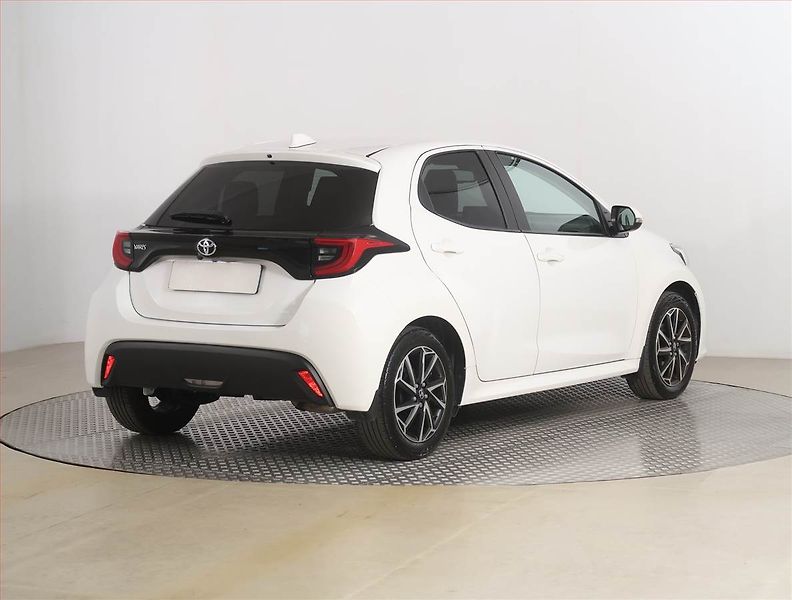 Toyota Yaris (2022) Comfort Style 1.5 VVT-i - fotka 5 z 17