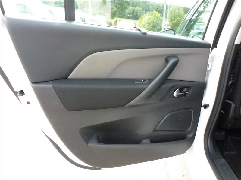 Citroën Grand C4 SpaceTourer 1,2 PureTech 130HP Turbo 6MAN - fotka 18 z 51
