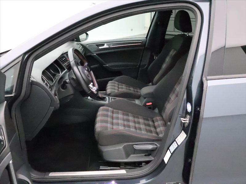 Volkswagen Golf 2,0 TSI GTI 169kW DSG Matrix - fotka 10 z 28