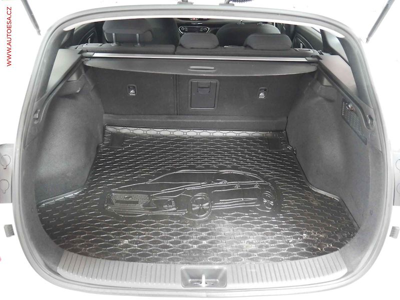 Hyundai i30 (2020) 1.6 CRDi, ČR, Style, navi - fotka 6 z 19