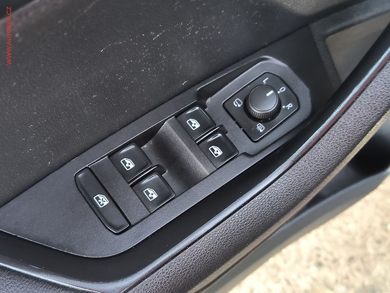 Škoda Karoq (2023) 1.5 TSI, 1.maj,ČR, SportLine - fotka 25 z 27