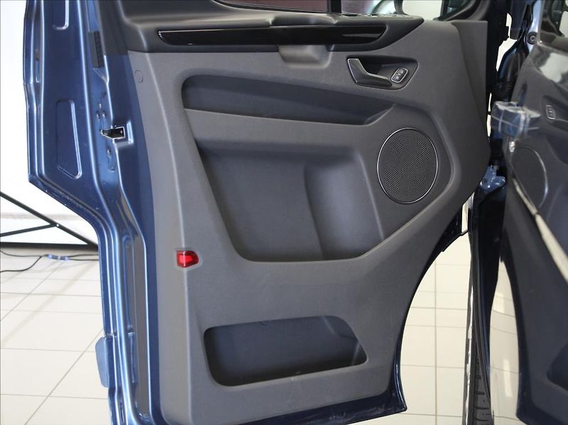 Ford Tourneo Custom 2,0 EB 95kW MT L1 Titan.8-míst - fotka 16 z 21