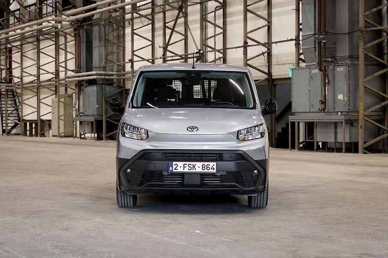 Také novou Toyotu Proace jsem mohl prověřit při jízdách v okolí Haagu