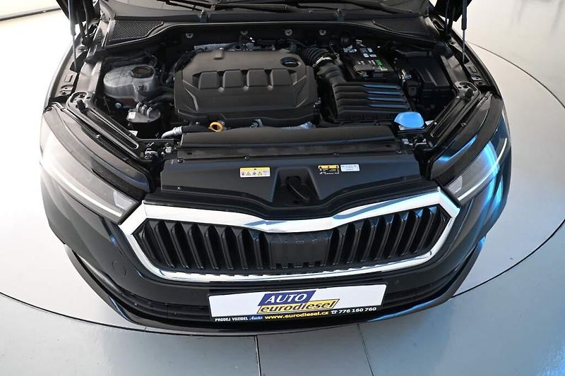 Škoda Octavia (2023) 2.0 LED DSG ACC TOUR VIRTUAL T - fotka 33 z 35