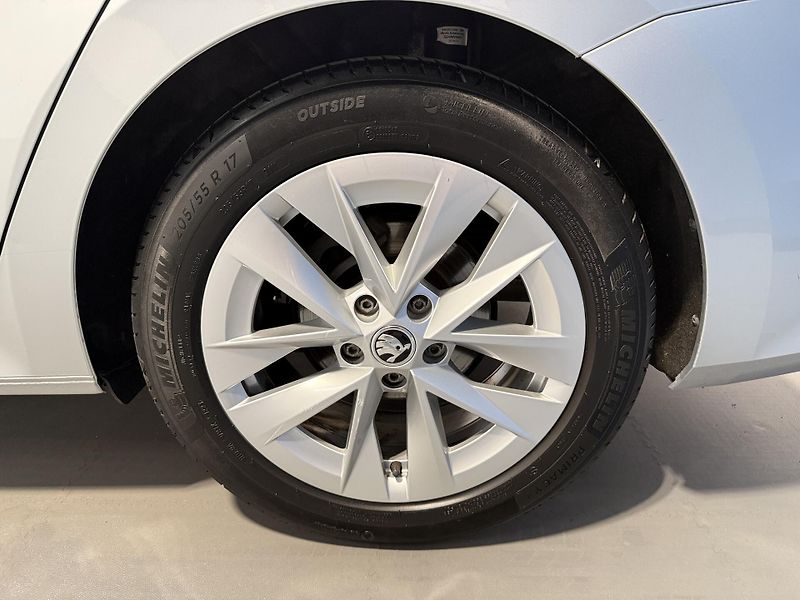 Škoda Octavia 2.0 TDI 110kW DSG Style Combi - fotka 14 z 14