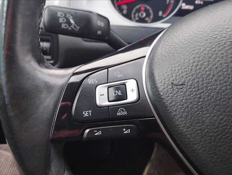 Volkswagen Golf 1,2 TSi 63KW - fotka 14 z 18
