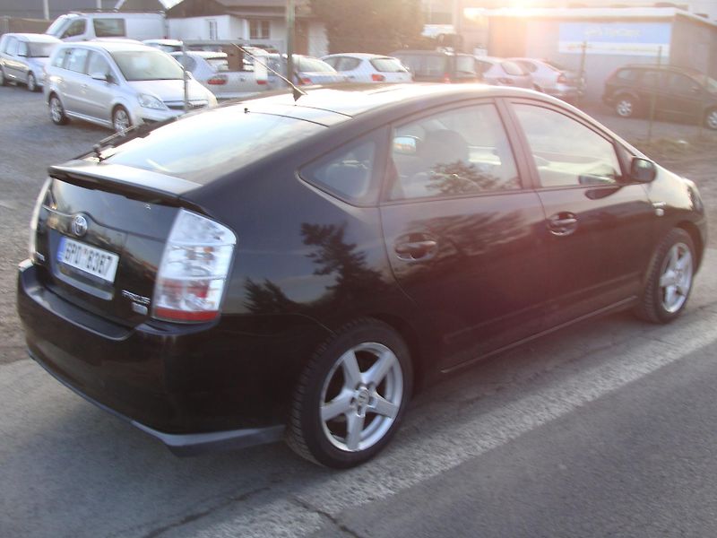 Toyota Prius 1.5i/E, 57 kW, REZERVACE - fotka 8 z 30