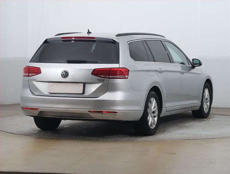 Volkswagen Passat (2017) 2.0 TDI, Automat, Navi - fotka 5 z 20