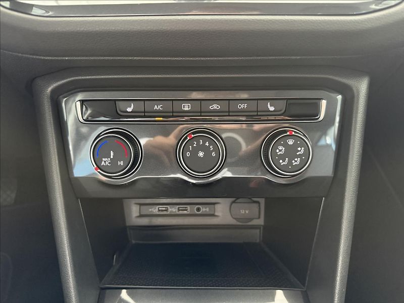 Volkswagen Tiguan 1,4   TSI,SERVISKA,1.MAJITEL - fotka 20 z 26