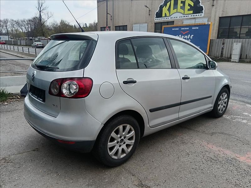 Volkswagen Golf Plus 1,9 TDi DSG  Comfortline - fotka 11 z 20