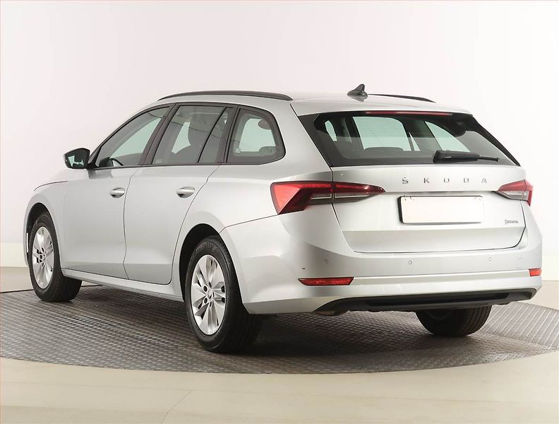 Škoda Octavia (2023) Ambition 2.0 TDI, ČR,1.maj - fotka 4 z 24
