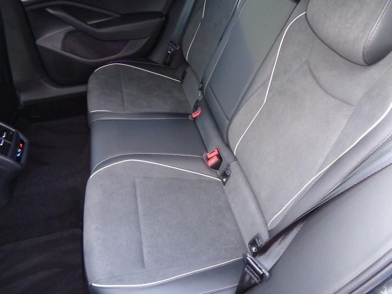 Volkswagen Passat 1,5  eTSI 110 kW mHEV Business - fotka 22 z 30