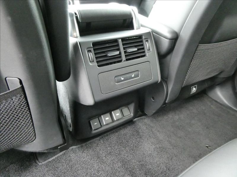 Land Rover Discovery 3,0 D250 R-Dynamic SE 1Maj DPH - fotka 19 z 51