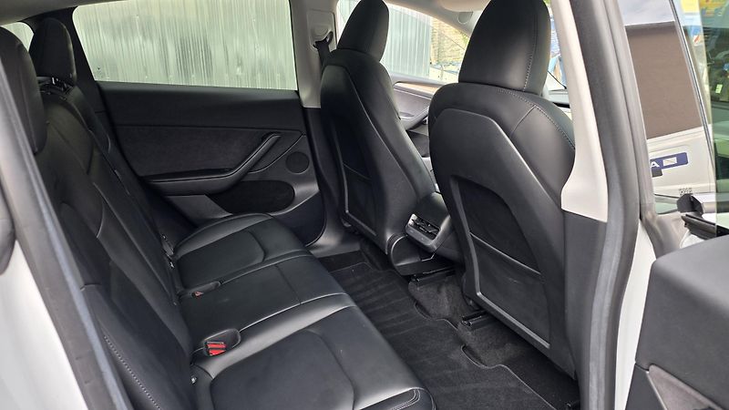 Tesla Model Y (2023) LR AWD Záruka SoH 93,2% - fotka 10 z 33
