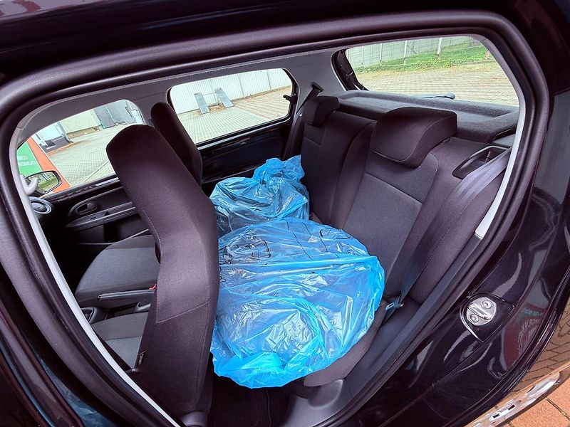 Škoda Citigo 1.0 MPi Cool Edition, Serviska - fotka 12 z 20