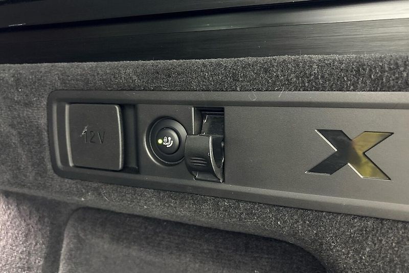 BMW X5 xDrive40i - fotka 11 z 27
