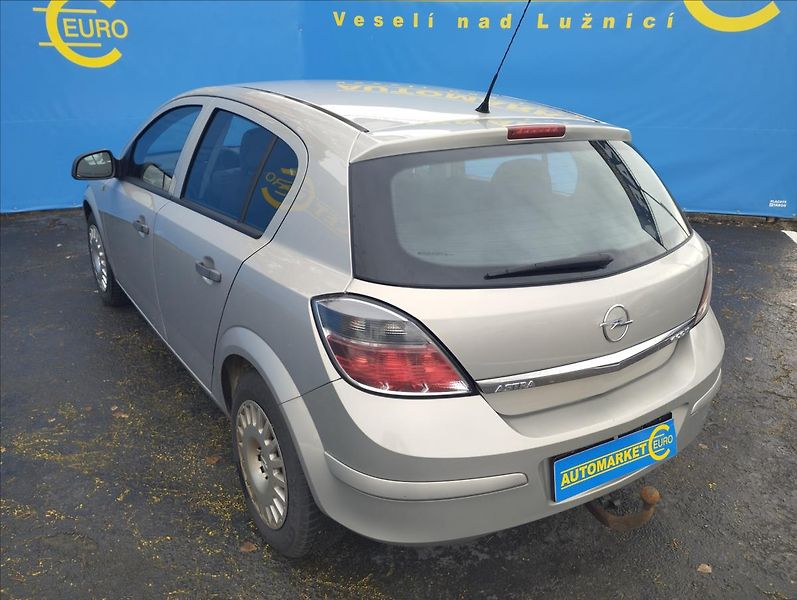 Opel Astra 1,4 66KW - fotka 6 z 13