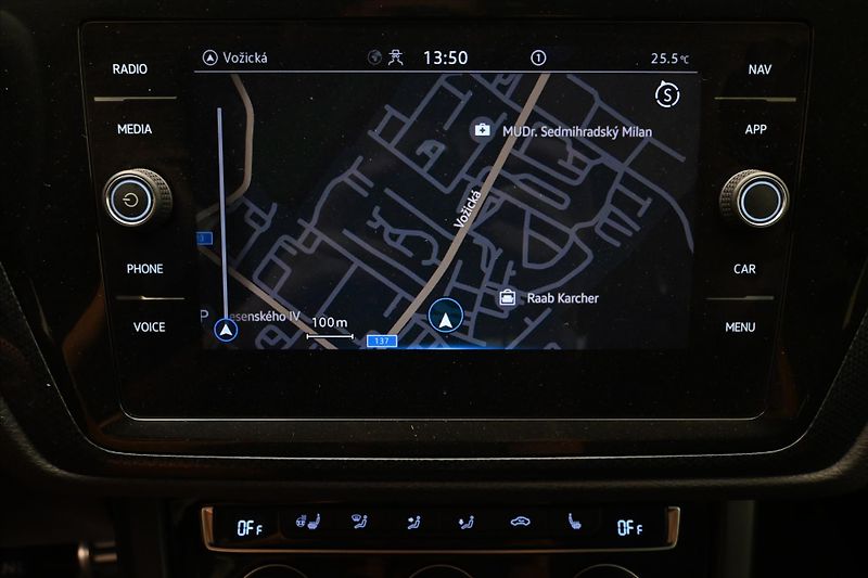 Volkswagen Touran 2,0 TDI 110kWTAŽNÉ LED Záruka - fotka 18 z 31