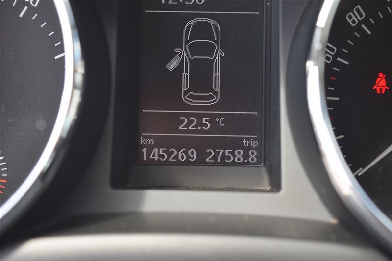 Škoda Yeti 1,2 TSI 77KW NÍZKÉ KM NOVÁ STK - fotka 36 z 46