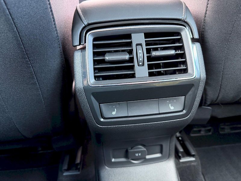 Škoda Karoq (2025) 2.0 TDI 110kW 4x4 DSG Top Sele - fotka 26 z 35