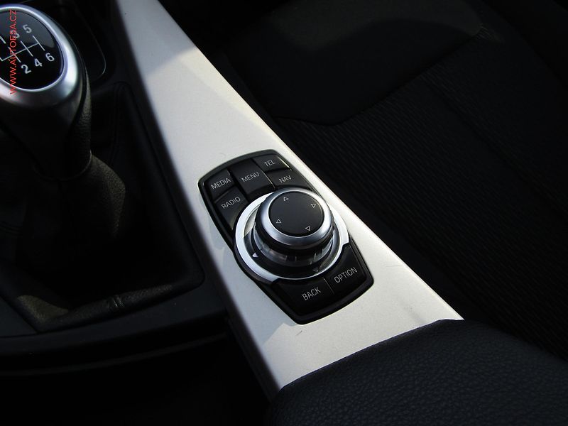 BMW Řada 3 (2016) 2.0 D 316d - fotka 15 z 16