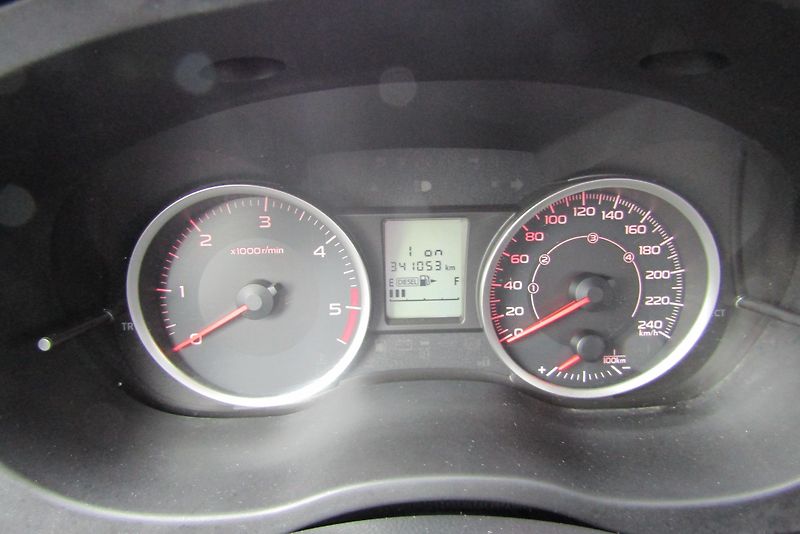 Subaru Forester (2014) 2,0D  6MT 1.maj.ČR plný servis - fotka 12 z 35
