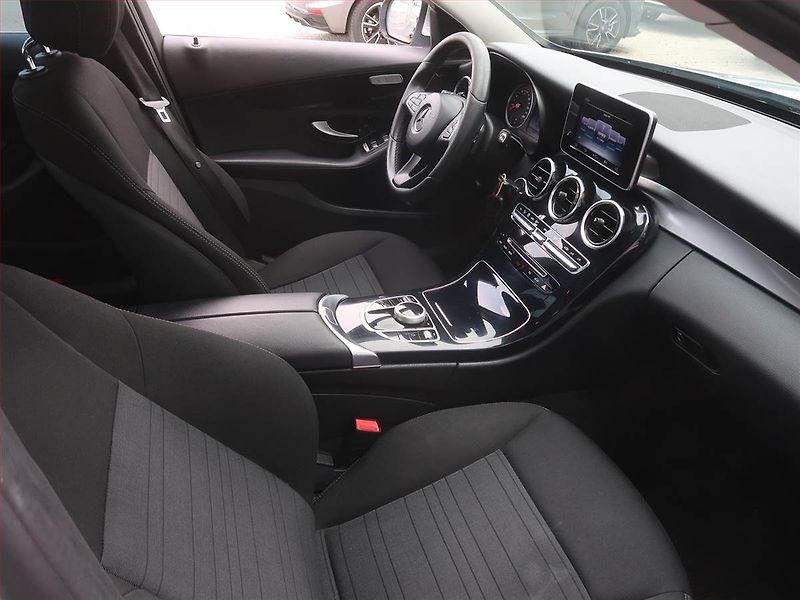 Mercedes-Benz Třídy C (2017) C 220 d 4MATIC , 4X4, Automat - fotka 9 z 16