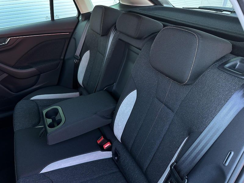 Škoda Scala 1.0TSi DSG 116PS LED V.Cockpit - fotka 39 z 47