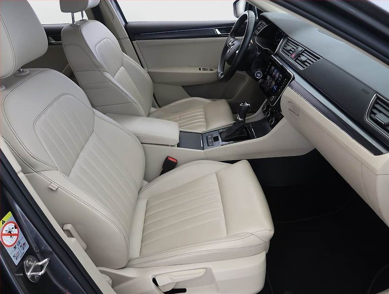 Škoda Superb (2022) Style 2.0 TDI, digi klima - fotka 9 z 27