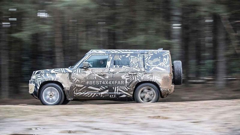 Zamaskovaný Land Rover Defender