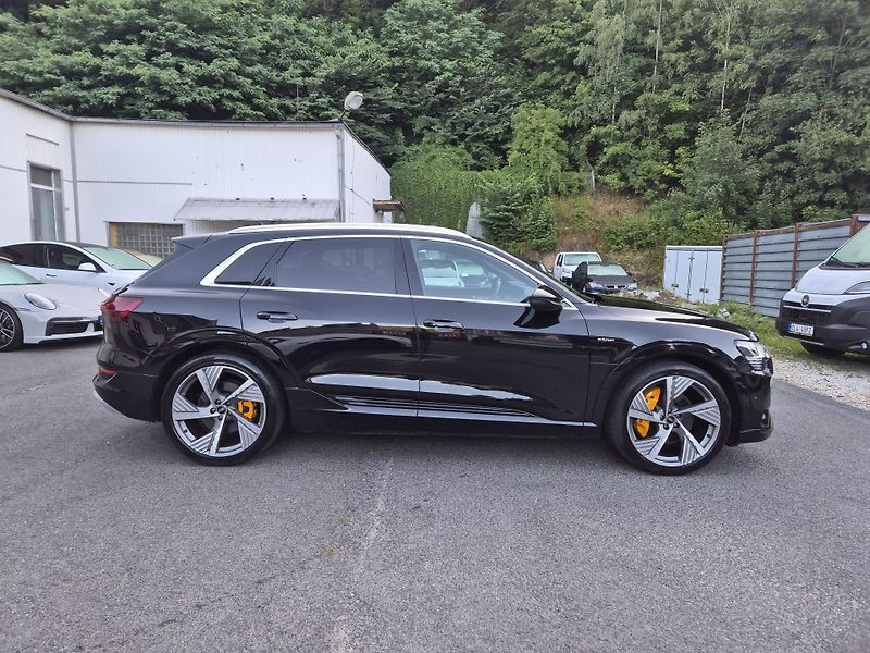 Audi e-tron 55 QUATTRO 300kw S LINE SOH92% - fotka 7 z 44