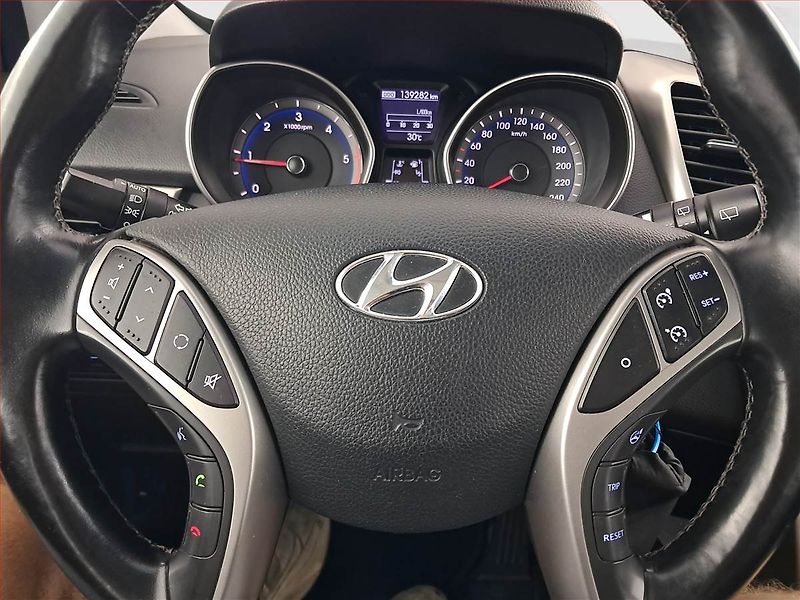 Hyundai i30 (2014) Trikolor Plus 1.6 CRDi - fotka 16 z 16