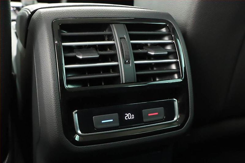Volkswagen Passat (2018) R-Line 2.0 TDI, Automat, Kůže - fotka 12 z 20