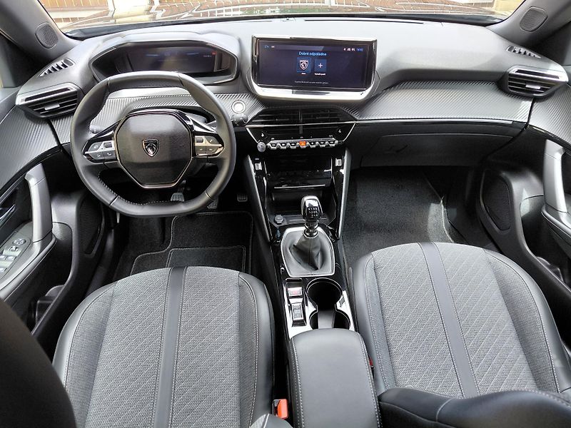 Peugeot 2008 (2024) 1.2i PureTech 110, 6-ti rychl. - fotka 5 z 12