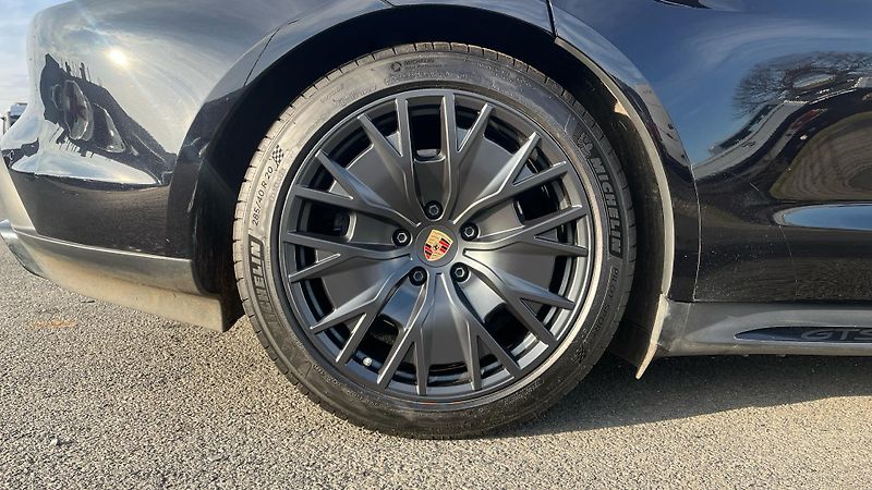 Porsche Taycan GTS - fotka 11 z 30