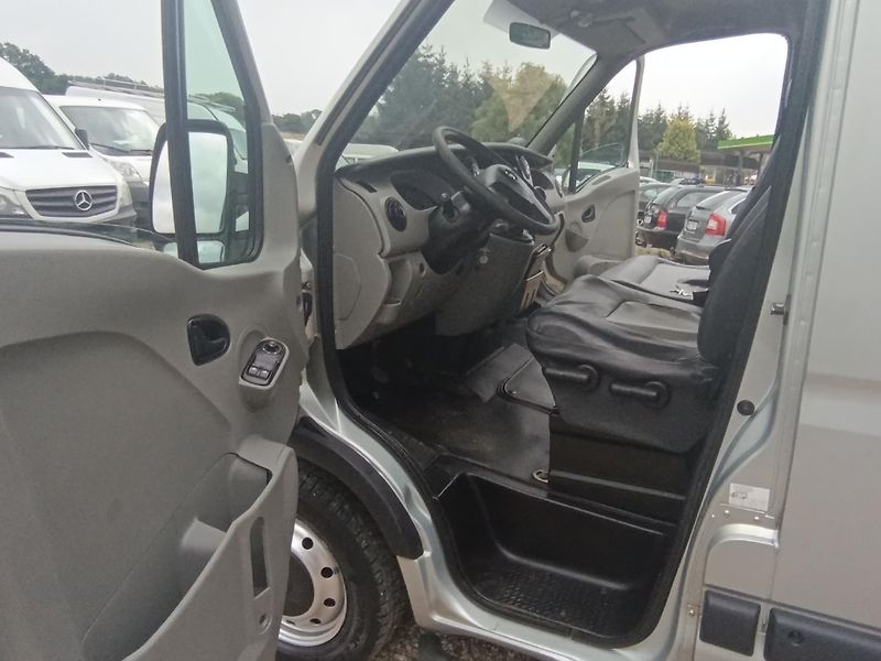 Opel Movano (2009) 2.5 CDTI L3H2 9míst - fotka 25 z 28