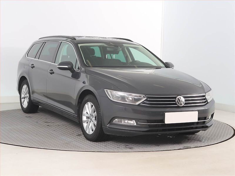 Volkswagen Passat (2015) 1.6 TDI, Navi, Tempomat - fotografie inzerátu